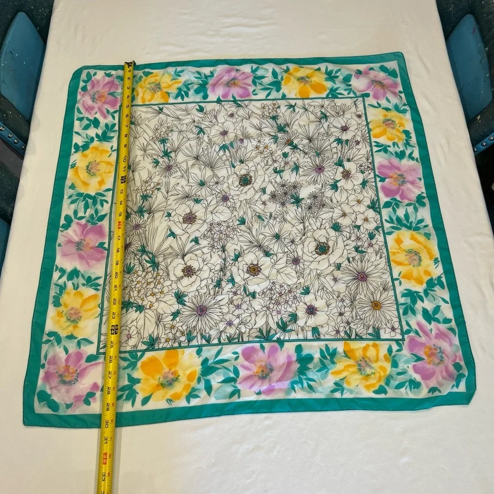 Vintage Floral 🌸 Scarf